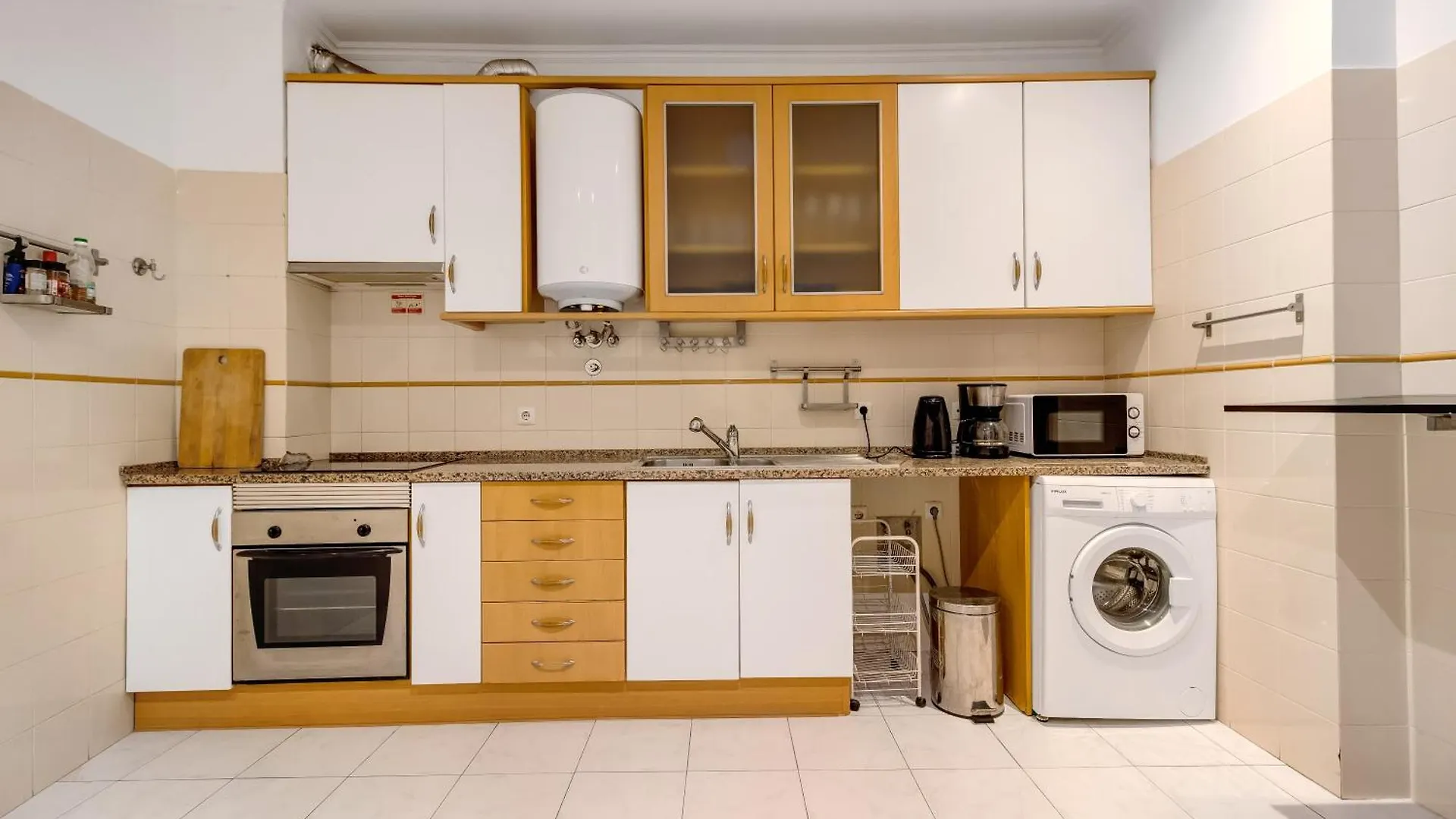 Santa Apolonia Apartment Лиссабон