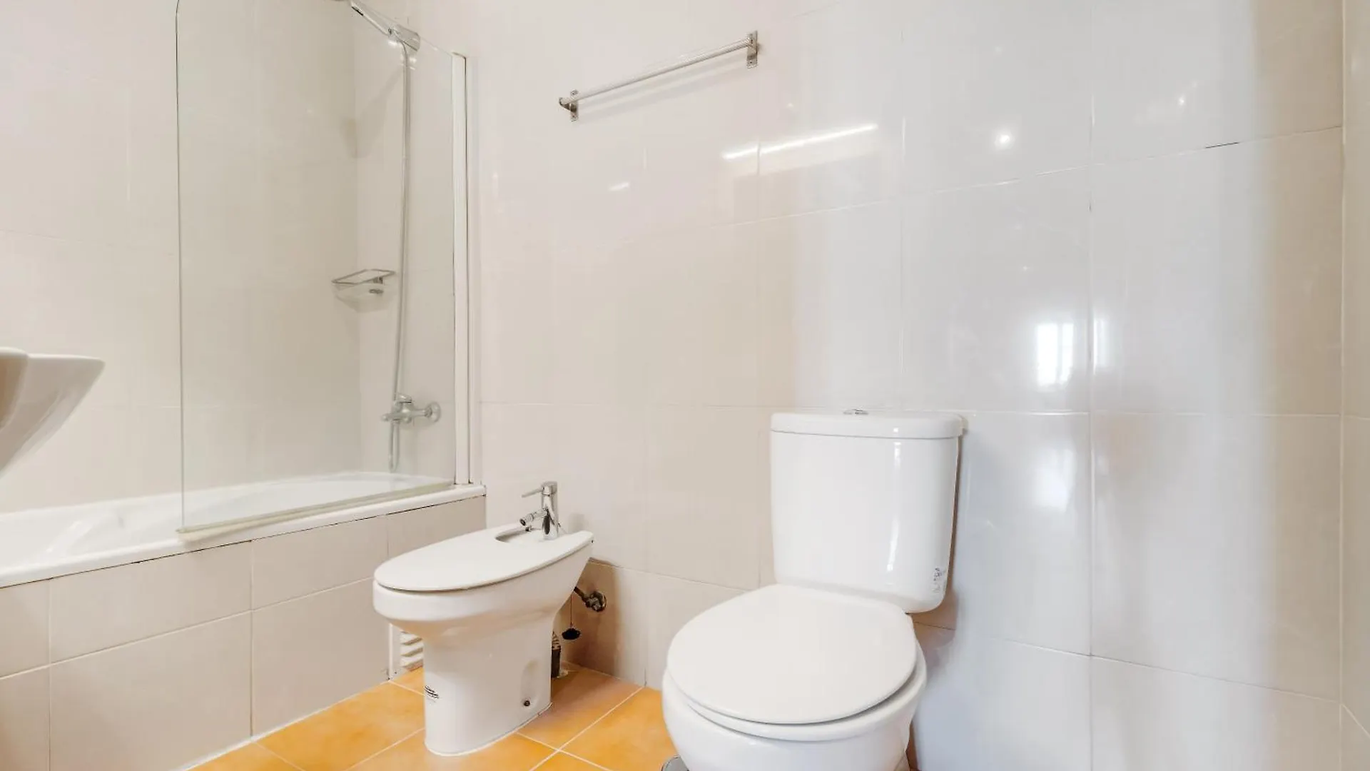Santa Apolonia Apartment Лиссабон