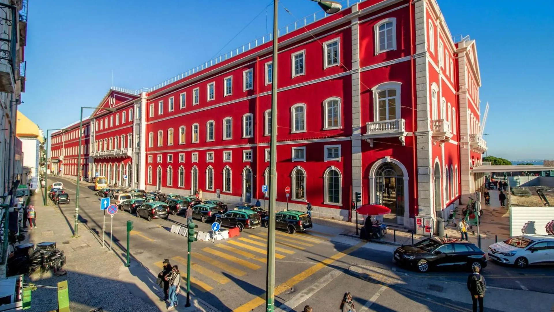 Santa Apolonia Apartment Лиссабон
